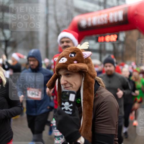 07.12.2025 - St. Pauli X-Mass-Run No. 15 Michael Strokosch http://msf.ph/oto/9363606 07.12.2025 12:10:00 Laufen 8, 15 meine-sportfotos.de
