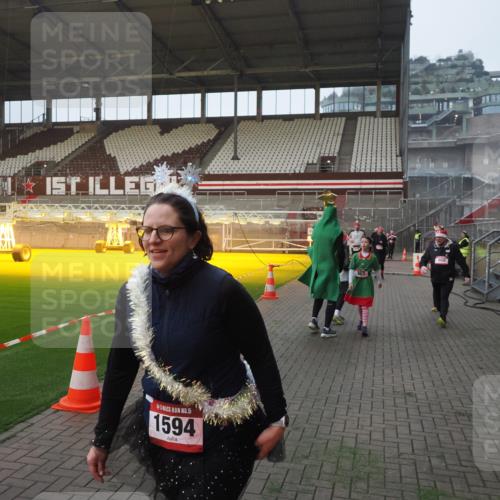 07.12.2025 - St. Pauli X-Mass-Run No. 15 Fabian Wolf http://msf.ph/oto/9363648 07.12.2025 10:03:17 Ziel 177, 460, 956, 963, 965, 1118, 1594, 2682, 2973, 2975 meine-sportfotos.de