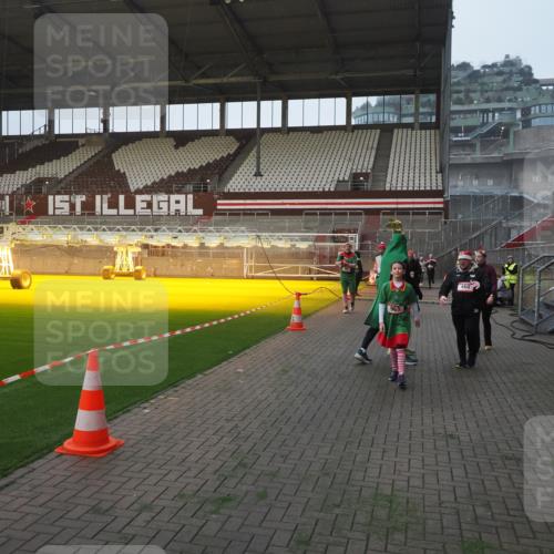 07.12.2025 - St. Pauli X-Mass-Run No. 15 Fabian Wolf http://msf.ph/oto/9363656 07.12.2025 10:03:18 Ziel 177, 460, 956, 963, 965, 1118, 1594, 2682, 2973, 2975 meine-sportfotos.de