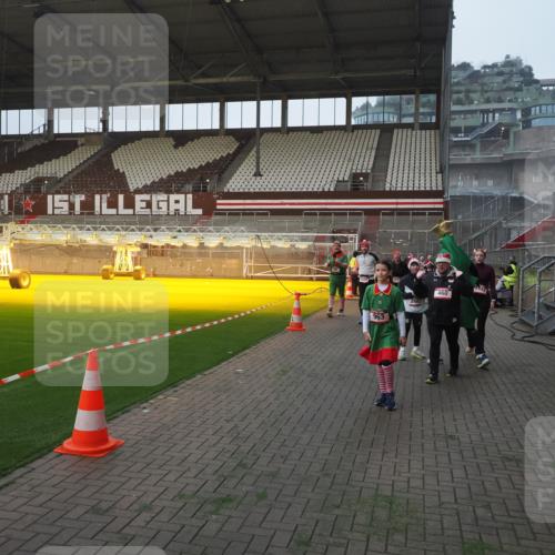 07.12.2025 - St. Pauli X-Mass-Run No. 15 Fabian Wolf http://msf.ph/oto/9363663 07.12.2025 10:03:19 Ziel 177, 460, 963, 965, 1118, 1594, 2682, 2973, 2975 meine-sportfotos.de