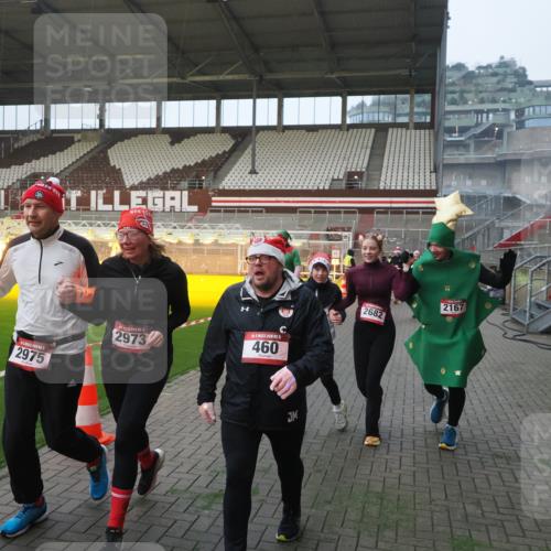 07.12.2025 - St. Pauli X-Mass-Run No. 15 Fabian Wolf http://msf.ph/oto/9363714 07.12.2025 10:03:23 Ziel 460, 963, 965, 1118, 1484, 1486, 1594, 2682, 2973, 2975, 4193, 4239 meine-sportfotos.de