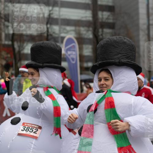 07.12.2025 - St. Pauli X-Mass-Run No. 15 Michael Strokosch http://msf.ph/oto/9363716 07.12.2025 12:10:51 Laufen 15, 3852, 20, 38 meine-sportfotos.de
