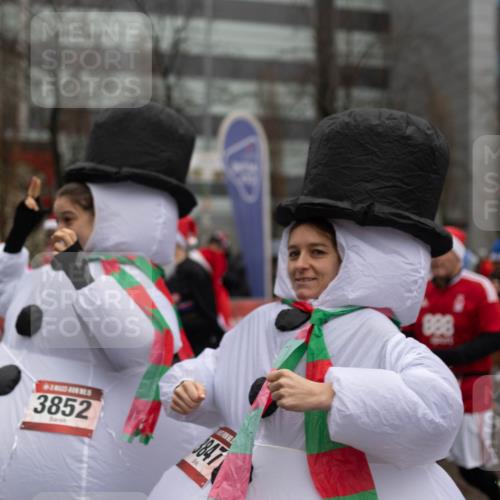 07.12.2025 - St. Pauli X-Mass-Run No. 15 Michael Strokosch http://msf.ph/oto/9363719 07.12.2025 12:10:51 Laufen 3852, 3847, 888, 2025, 380 meine-sportfotos.de