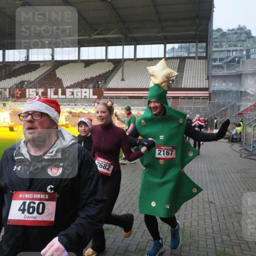 07.12.2025 - St. Pauli X-Mass-Run No. 15 Fabian Wolf http://msf.ph/oto/9363732 07.12.2025 10:03:24 Ziel 460, 963, 965, 1484, 1486, 1594, 2682, 2973, 2975, 4193, 4239 meine-sportfotos.de