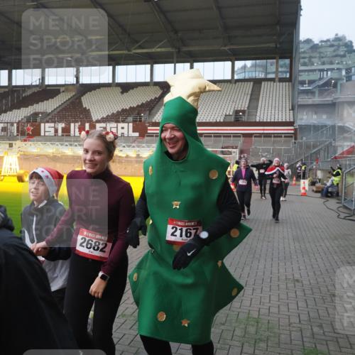 07.12.2025 - St. Pauli X-Mass-Run No. 15 Fabian Wolf http://msf.ph/oto/9363740 07.12.2025 10:03:25 Ziel 460, 963, 965, 984, 1484, 1486, 1594, 2682, 2973, 2975, 4193, 4239 meine-sportfotos.de