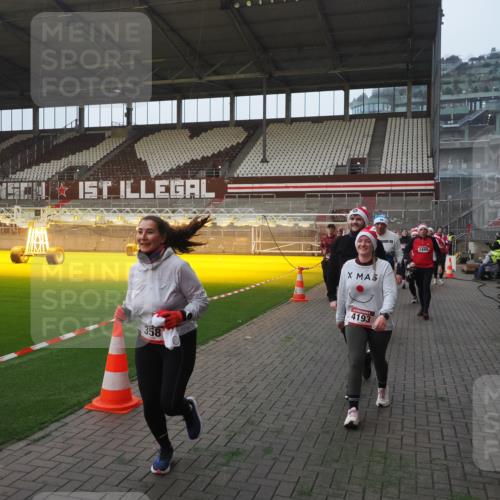 07.12.2025 - St. Pauli X-Mass-Run No. 15 Fabian Wolf http://msf.ph/oto/9363847 07.12.2025 10:03:34 Ziel 213, 214, 358, 940, 984, 1023, 1263, 1264, 1484, 1486, 1506, 1888, 2380, 2973, 2975, 3334, 4193, 4239, 4660, 4667, 4679, 4680 meine-sportfotos.de