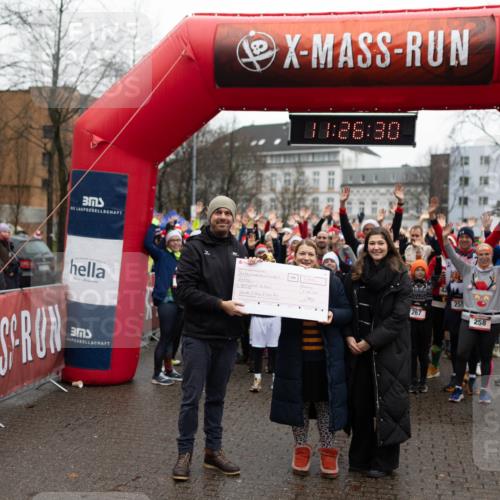07.12.2025 - St. Pauli X-Mass-Run No. 15 Michael Strokosch http://msf.ph/oto/9363915 07.12.2025 12:26:28 Laufen 9, 00, 28, 30, 3360, 13, 255, 267, 258, 21, 12, 2025, 651 meine-sportfotos.de