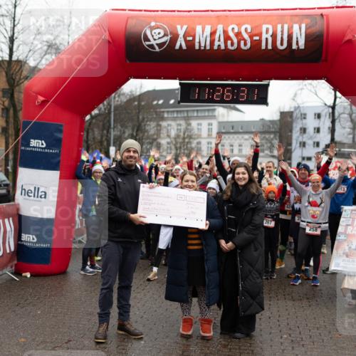 07.12.2025 - St. Pauli X-Mass-Run No. 15 Michael Strokosch http://msf.ph/oto/9363929 07.12.2025 12:26:29 Laufen 26, 38, 267, 258, 013, 651, 400 meine-sportfotos.de