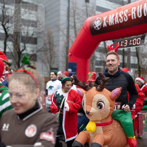 07.12.2025 - St. Pauli X-Mass-Run No. 15 Michael Strokosch http://msf.ph/oto/9363965 07.12.2025 12:30:58 Laufen 1, 31, 00, 3840, 15, 3701, 1 meine-sportfotos.de