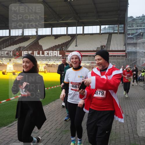 07.12.2025 - St. Pauli X-Mass-Run No. 15 Fabian Wolf http://msf.ph/oto/9363987 07.12.2025 10:03:42 Ziel 185, 213, 214, 358, 399, 940, 984, 1023, 1263, 1264, 1307, 1394, 1425, 1506, 1888, 2002, 2366, 2380, 3334, 3734, 4660, 4667, 4679, 4680 meine-sportfotos.de