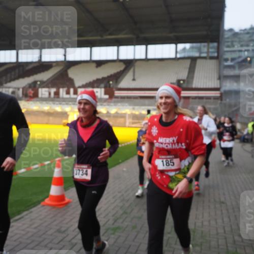 07.12.2025 - St. Pauli X-Mass-Run No. 15 Fabian Wolf http://msf.ph/oto/9364001 07.12.2025 10:03:45 Ziel 185, 213, 214, 358, 399, 940, 984, 1023, 1263, 1264, 1307, 1394, 1425, 1506, 1888, 2002, 2366, 2380, 3334, 3734, 4660, 4667, 4679, 4680 meine-sportfotos.de