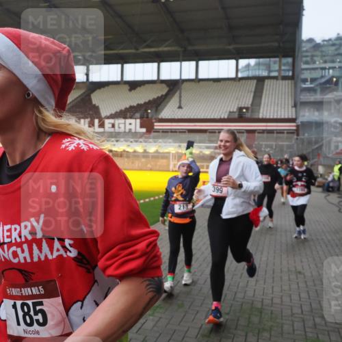 07.12.2025 - St. Pauli X-Mass-Run No. 15 Fabian Wolf http://msf.ph/oto/9364005 07.12.2025 10:03:46 Ziel 185, 213, 214, 358, 399, 940, 1023, 1263, 1264, 1307, 1394, 1425, 1506, 1888, 2002, 2366, 2380, 3334, 3734, 4660, 4667, 4679, 4680 meine-sportfotos.de