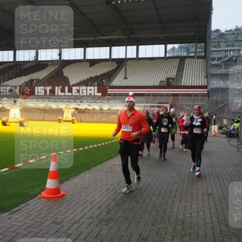 07.12.2025 - St. Pauli X-Mass-Run No. 15 Fabian Wolf http://msf.ph/oto/9364016 07.12.2025 10:03:57 Ziel 185, 399, 626, 628, 709, 1027, 1028, 1307, 1394, 1425, 1906, 2110, 2112, 2366, 3198, 3337, 3340, 3359, 3519, 3734, 4151 meine-sportfotos.de