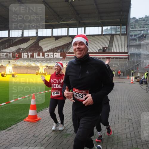 07.12.2025 - St. Pauli X-Mass-Run No. 15 Fabian Wolf http://msf.ph/oto/9364043 07.12.2025 10:04:02 Ziel 626, 628, 709, 1027, 1028, 1906, 2110, 2112, 3198, 3337, 3340, 3359, 3519, 4151 meine-sportfotos.de