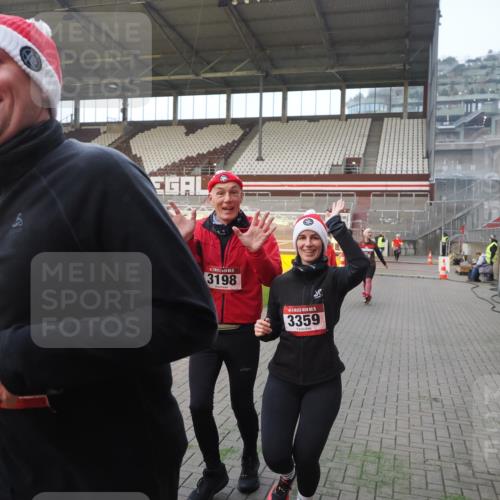 07.12.2025 - St. Pauli X-Mass-Run No. 15 Fabian Wolf http://msf.ph/oto/9364045 07.12.2025 10:04:02 Ziel 626, 628, 709, 1027, 1028, 1906, 2110, 2112, 3198, 3337, 3340, 3359, 3519, 4151 meine-sportfotos.de