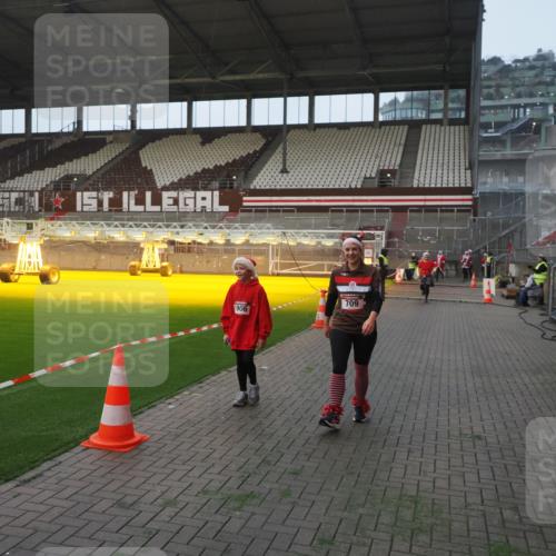 07.12.2025 - St. Pauli X-Mass-Run No. 15 Fabian Wolf http://msf.ph/oto/9364052 07.12.2025 10:04:07 Ziel 626, 628, 709, 1027, 1028, 1906, 2110, 2112, 3198, 3337, 3340, 3359, 3519, 4151 meine-sportfotos.de