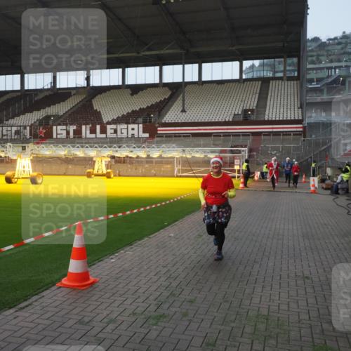 07.12.2025 - St. Pauli X-Mass-Run No. 15 Fabian Wolf http://msf.ph/oto/9364062 07.12.2025 10:04:12 Ziel 113, 709, 1302, 1712, 1738, 1906, 2454, 3198, 3340 meine-sportfotos.de