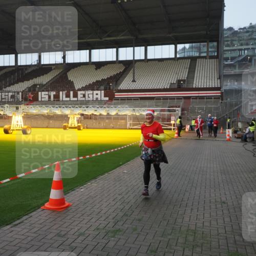 07.12.2025 - St. Pauli X-Mass-Run No. 15 Fabian Wolf http://msf.ph/oto/9364063 07.12.2025 10:04:12 Ziel 113, 709, 1302, 1712, 1738, 1906, 2454, 3198, 3340 meine-sportfotos.de