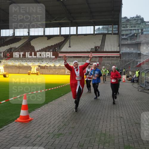 07.12.2025 - St. Pauli X-Mass-Run No. 15 Fabian Wolf http://msf.ph/oto/9364071 07.12.2025 10:04:18 Ziel 113, 1291, 1302, 1712, 1738, 2454, 3188, 4673 meine-sportfotos.de