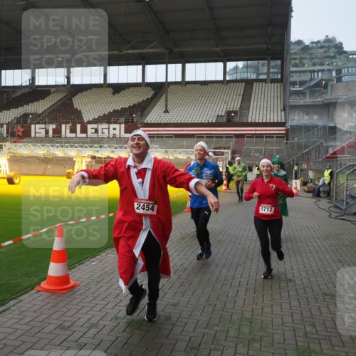 07.12.2025 - St. Pauli X-Mass-Run No. 15 Fabian Wolf http://msf.ph/oto/9364075 07.12.2025 10:04:18 Ziel 113, 1291, 1302, 1712, 1738, 2454, 3188, 4673 meine-sportfotos.de