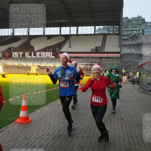 07.12.2025 - St. Pauli X-Mass-Run No. 15 Fabian Wolf http://msf.ph/oto/9364079 07.12.2025 10:04:19 Ziel 113, 1291, 1302, 1712, 1738, 2454, 3188, 4673 meine-sportfotos.de