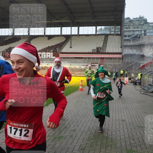 07.12.2025 - St. Pauli X-Mass-Run No. 15 Fabian Wolf http://msf.ph/oto/9364083 07.12.2025 10:04:20 Ziel 113, 1291, 1302, 1712, 1738, 2454, 3188, 4673 meine-sportfotos.de
