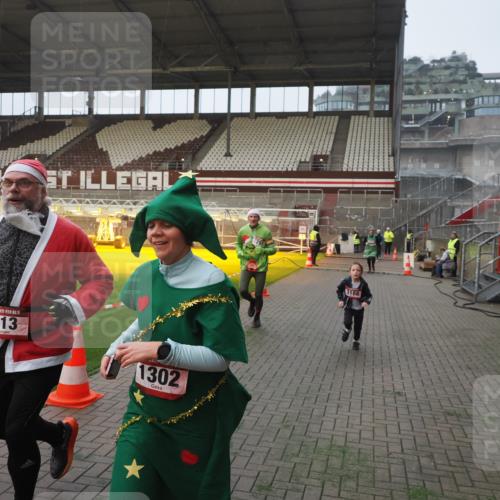 07.12.2025 - St. Pauli X-Mass-Run No. 15 Fabian Wolf http://msf.ph/oto/9364086 07.12.2025 10:04:21 Ziel 113, 1291, 1302, 1712, 1738, 2454, 3188, 4673 meine-sportfotos.de