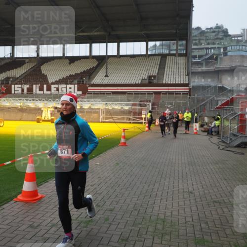 07.12.2025 - St. Pauli X-Mass-Run No. 15 Fabian Wolf http://msf.ph/oto/9364103 07.12.2025 10:04:30 Ziel 113, 1291, 1302, 1522, 1701, 1712, 1738, 1871, 2454, 2569, 2570, 3188, 3477, 3911, 4673 meine-sportfotos.de