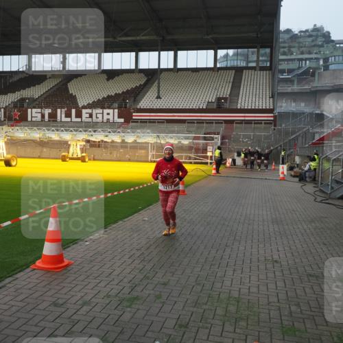 07.12.2025 - St. Pauli X-Mass-Run No. 15 Fabian Wolf http://msf.ph/oto/9364147 07.12.2025 10:04:51 Ziel 713, 1217, 3894, 4080, 4553, 4557 meine-sportfotos.de
