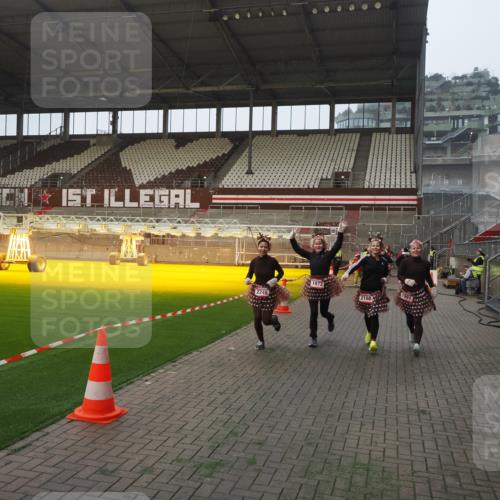 07.12.2025 - St. Pauli X-Mass-Run No. 15 Fabian Wolf http://msf.ph/oto/9364157 07.12.2025 10:04:59 Ziel 210, 292, 1217, 1973, 1991, 2168, 2249, 2856, 2866 meine-sportfotos.de