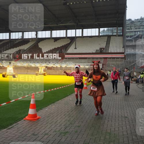 07.12.2025 - St. Pauli X-Mass-Run No. 15 Fabian Wolf http://msf.ph/oto/9364187 07.12.2025 10:05:07 Ziel 202, 210, 292, 699, 1973, 1991, 2168, 2249, 2856, 2866, 3307, 3311 meine-sportfotos.de