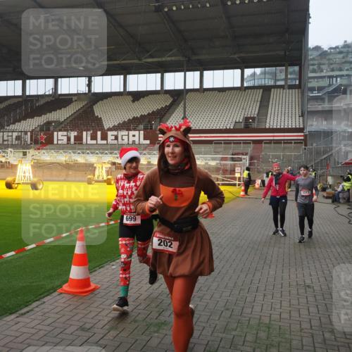 07.12.2025 - St. Pauli X-Mass-Run No. 15 Fabian Wolf http://msf.ph/oto/9364191 07.12.2025 10:05:08 Ziel 114, 202, 210, 292, 699, 1973, 1991, 2168, 2249, 2856, 2866, 3307, 3311 meine-sportfotos.de