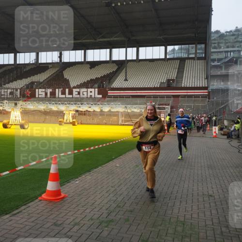 07.12.2025 - St. Pauli X-Mass-Run No. 15 Fabian Wolf http://msf.ph/oto/9364209 07.12.2025 10:05:15 Ziel 114, 202, 210, 292, 699, 1121, 1481, 1661, 1761, 2856, 2866, 3186, 3307, 3311, 4036 meine-sportfotos.de