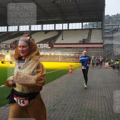 07.12.2025 - St. Pauli X-Mass-Run No. 15 Fabian Wolf http://msf.ph/oto/9364214 07.12.2025 10:05:16 Ziel 114, 202, 210, 292, 699, 1121, 1481, 1661, 1761, 2856, 2866, 3186, 3307, 3311, 4036 meine-sportfotos.de