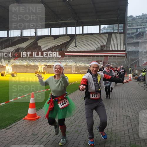 07.12.2025 - St. Pauli X-Mass-Run No. 15 Fabian Wolf http://msf.ph/oto/9364227 07.12.2025 10:05:22 Ziel 114, 543, 668, 950, 1121, 1316, 1374, 1481, 1661, 1761, 3186, 3386, 4036, 4556, 4558 meine-sportfotos.de