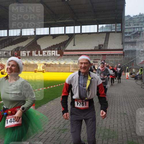 07.12.2025 - St. Pauli X-Mass-Run No. 15 Fabian Wolf http://msf.ph/oto/9364229 07.12.2025 10:05:22 Ziel 114, 543, 668, 950, 1121, 1316, 1374, 1481, 1661, 1761, 3186, 3386, 4036, 4556, 4558 meine-sportfotos.de