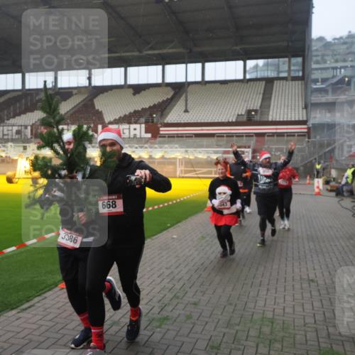 07.12.2025 - St. Pauli X-Mass-Run No. 15 Fabian Wolf http://msf.ph/oto/9364240 07.12.2025 10:05:25 Ziel 114, 543, 668, 950, 1121, 1316, 1374, 1481, 1661, 1761, 3186, 3386, 4036, 4556, 4558 meine-sportfotos.de