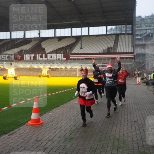 07.12.2025 - St. Pauli X-Mass-Run No. 15 Fabian Wolf http://msf.ph/oto/9364243 07.12.2025 10:05:25 Ziel 114, 543, 668, 950, 1121, 1316, 1374, 1481, 1661, 1761, 3186, 3386, 4036, 4556, 4558 meine-sportfotos.de