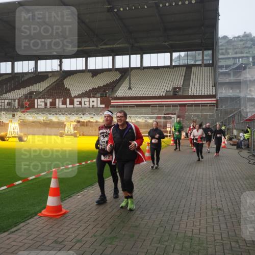 07.12.2025 - St. Pauli X-Mass-Run No. 15 Fabian Wolf http://msf.ph/oto/9364289 07.12.2025 10:05:46 Ziel 2, 3, 54, 123, 363, 385, 512, 945, 1215, 1222, 1789, 1791, 3231, 3877, 4194, 4195, 4552, 4555, 4559, 4560 meine-sportfotos.de