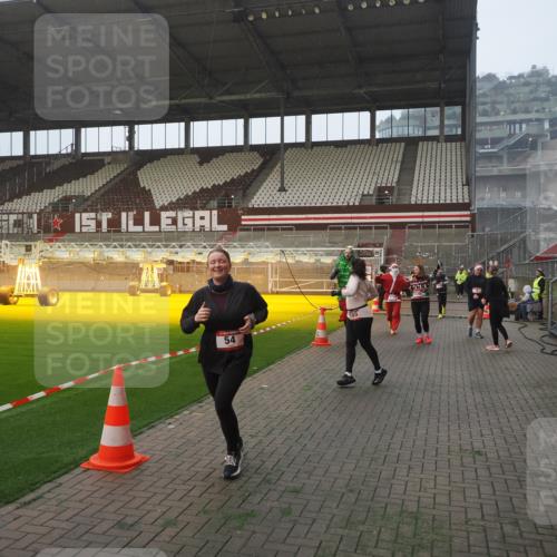 07.12.2025 - St. Pauli X-Mass-Run No. 15 Fabian Wolf http://msf.ph/oto/9364295 07.12.2025 10:05:48 Ziel 2, 3, 54, 123, 363, 385, 512, 945, 1215, 1222, 1789, 1791, 3231, 3877, 4194, 4195, 4552, 4555, 4559, 4560 meine-sportfotos.de