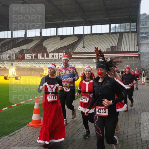07.12.2025 - St. Pauli X-Mass-Run No. 15 Fabian Wolf http://msf.ph/oto/9364322 07.12.2025 10:06:04 Ziel 148, 180, 424, 468, 676, 805, 834, 967, 969, 1788, 2756, 2757, 2894, 2968, 3093, 3172, 3196, 3812, 3814, 3857, 3859, 3877, 4235, 4236, 4237, 4246, 4251 meine-sportfotos.de