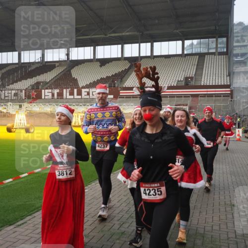 07.12.2025 - St. Pauli X-Mass-Run No. 15 Fabian Wolf http://msf.ph/oto/9364323 07.12.2025 10:06:04 Ziel 148, 180, 424, 468, 676, 805, 834, 967, 969, 1788, 2756, 2757, 2894, 2968, 3093, 3172, 3196, 3812, 3814, 3857, 3859, 3877, 4235, 4236, 4237, 4246, 4251 meine-sportfotos.de