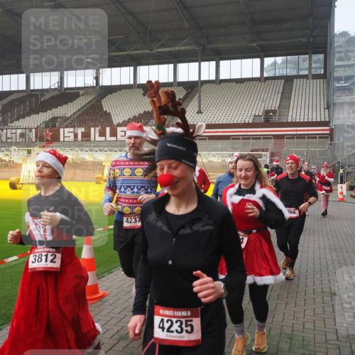 07.12.2025 - St. Pauli X-Mass-Run No. 15 Fabian Wolf http://msf.ph/oto/9364324 07.12.2025 10:06:05 Ziel 127, 148, 180, 424, 468, 676, 805, 834, 967, 969, 1788, 2756, 2757, 2894, 2968, 3093, 3172, 3196, 3812, 3814, 3857, 3859, 3877, 4235, 4236, 4237, 4246, 4251 meine-sportfotos.de