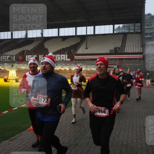 07.12.2025 - St. Pauli X-Mass-Run No. 15 Fabian Wolf http://msf.ph/oto/9364331 07.12.2025 10:06:06 Ziel 127, 148, 180, 424, 468, 676, 805, 834, 967, 969, 1788, 2756, 2757, 2894, 2968, 3093, 3172, 3196, 3812, 3814, 3857, 3859, 3877, 4235, 4236, 4237, 4246, 4251, 4670, 4676 meine-sportfotos.de