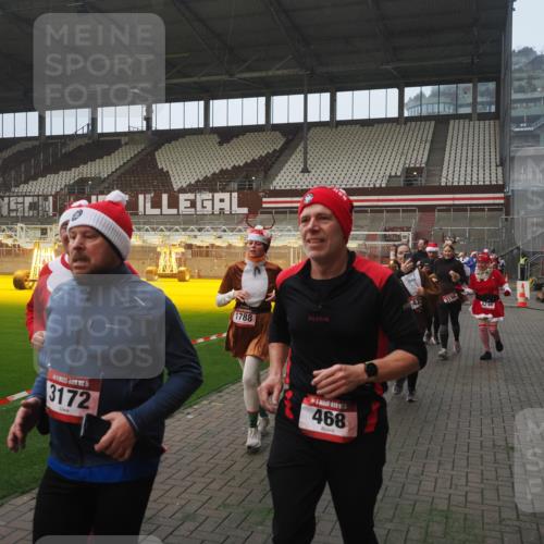 07.12.2025 - St. Pauli X-Mass-Run No. 15 Fabian Wolf http://msf.ph/oto/9364332 07.12.2025 10:06:06 Ziel 127, 148, 180, 424, 468, 676, 805, 834, 967, 969, 1788, 2756, 2757, 2894, 2968, 3093, 3172, 3196, 3812, 3814, 3857, 3859, 3877, 4235, 4236, 4237, 4246, 4251, 4670, 4676 meine-sportfotos.de