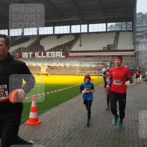 07.12.2025 - St. Pauli X-Mass-Run No. 15 Fabian Wolf http://msf.ph/oto/9364356 07.12.2025 10:06:11 Ziel 127, 148, 180, 424, 468, 676, 805, 834, 893, 967, 969, 1119, 1788, 1937, 2756, 2757, 2894, 2968, 3093, 3172, 3196, 3812, 3814, 3857, 3859, 4235, 4236, 4237, 4246, 4251, 4657, 4665, 4670, 4672, 4676, 4677, 4736, 4739 meine-sportfotos.de
