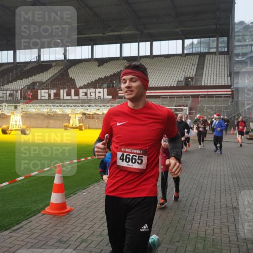 07.12.2025 - St. Pauli X-Mass-Run No. 15 Fabian Wolf http://msf.ph/oto/9364359 07.12.2025 10:06:12 Ziel 127, 148, 180, 424, 468, 805, 834, 893, 967, 969, 1119, 1788, 1937, 2756, 2757, 2894, 2968, 3093, 3172, 3196, 3812, 3814, 3857, 3859, 4235, 4236, 4237, 4246, 4251, 4657, 4665, 4670, 4672, 4676, 4677, 4736, 4739 meine-sportfotos.de