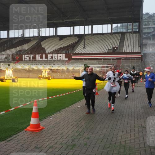 07.12.2025 - St. Pauli X-Mass-Run No. 15 Fabian Wolf http://msf.ph/oto/9364370 07.12.2025 10:06:14 Ziel 127, 148, 180, 187, 468, 805, 893, 967, 969, 1119, 1788, 1832, 1937, 2894, 2968, 3093, 3172, 3196, 3812, 3814, 3857, 3859, 4235, 4236, 4237, 4246, 4251, 4657, 4665, 4670, 4672, 4676, 4677, 4736, 4739 meine-sportfotos.de