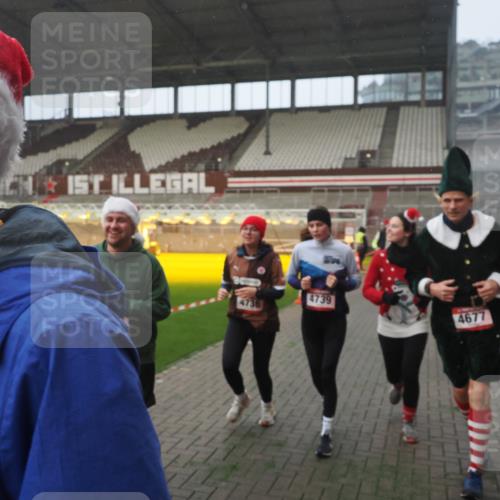 07.12.2025 - St. Pauli X-Mass-Run No. 15 Fabian Wolf http://msf.ph/oto/9364391 07.12.2025 10:06:18 Ziel 34, 127, 148, 187, 468, 893, 967, 969, 1119, 1788, 1832, 1937, 1946, 2894, 2968, 3093, 3196, 4246, 4251, 4657, 4665, 4670, 4672, 4676, 4677, 4736, 4739 meine-sportfotos.de