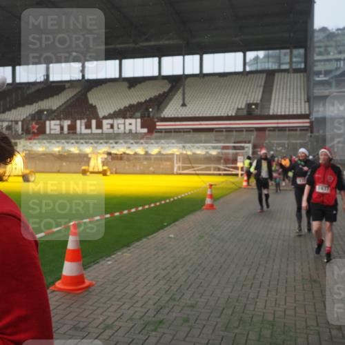 07.12.2025 - St. Pauli X-Mass-Run No. 15 Fabian Wolf http://msf.ph/oto/9364400 07.12.2025 10:06:20 Ziel 34, 127, 148, 187, 893, 967, 969, 1119, 1369, 1479, 1480, 1832, 1937, 1946, 2894, 2968, 3196, 4246, 4657, 4665, 4670, 4672, 4676, 4677, 4736, 4739 meine-sportfotos.de
